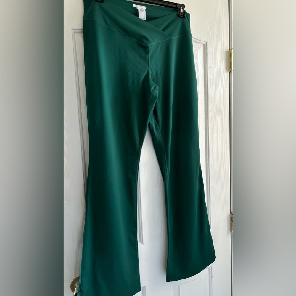 Gently used Garage V-Waist Active Flare Legging size XL in green.